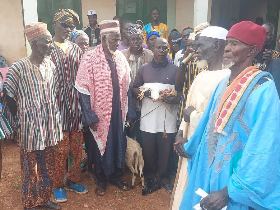 Photo from: Gbingbani Clans Perform 'Blood Burial' Ceremony to End Conflict